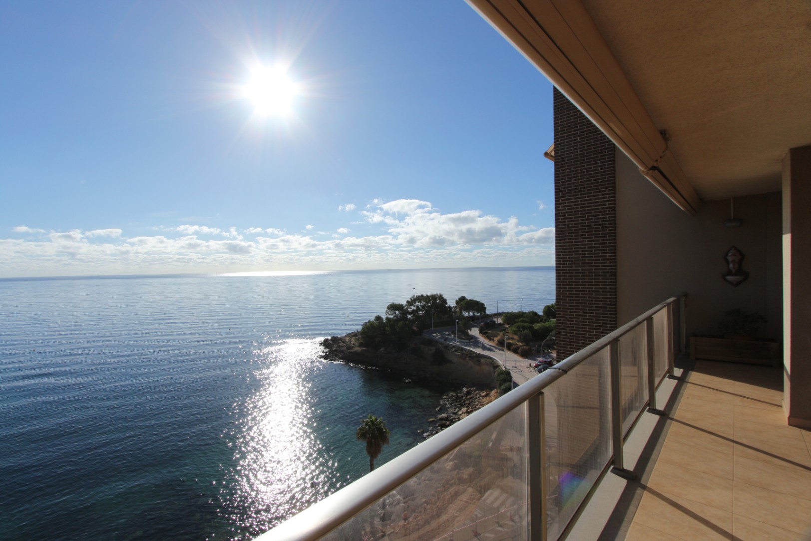 PROPERTY FOR SALE: EXCLUSIVE APARTMENT ON THE FIRST LINE OF THE SEA IN CALPE