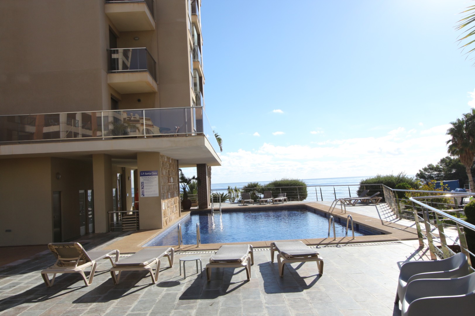 PROPERTY FOR SALE: EXCLUSIVE APARTMENT ON THE FIRST LINE OF THE SEA IN CALPE