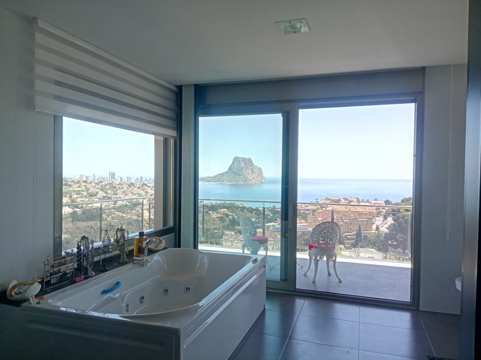 Une villa de luxe exquise avec vue sur la mer à Calpe