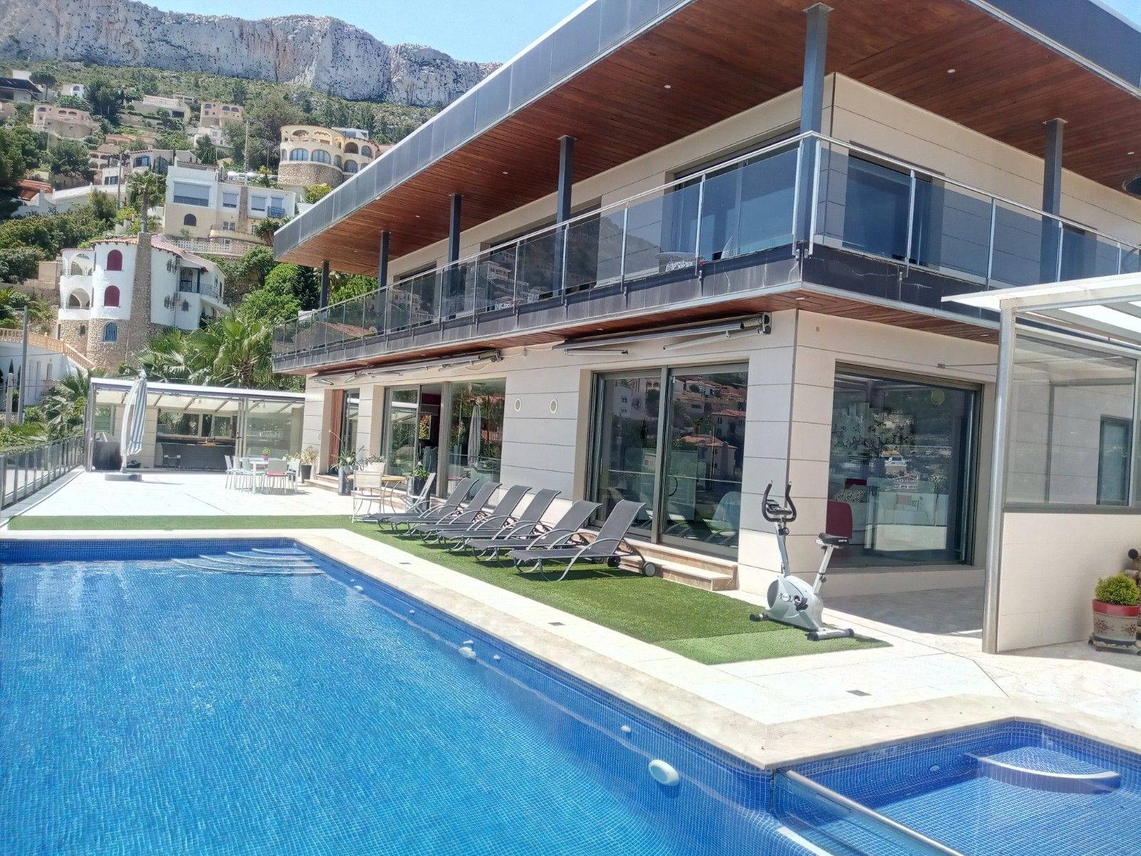 Une villa de luxe exquise avec vue sur la mer à Calpe