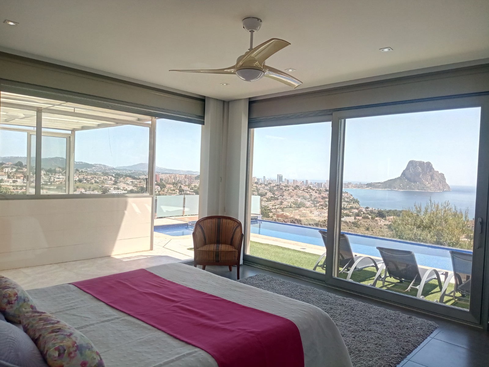 Een prachtige luxe villa met uitzicht op zee in Calpe