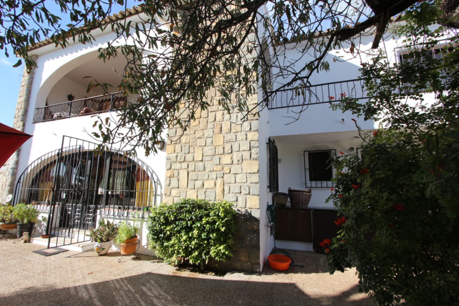 Se vende villa de estilo tradicional con 6 dormitorios en Calpe