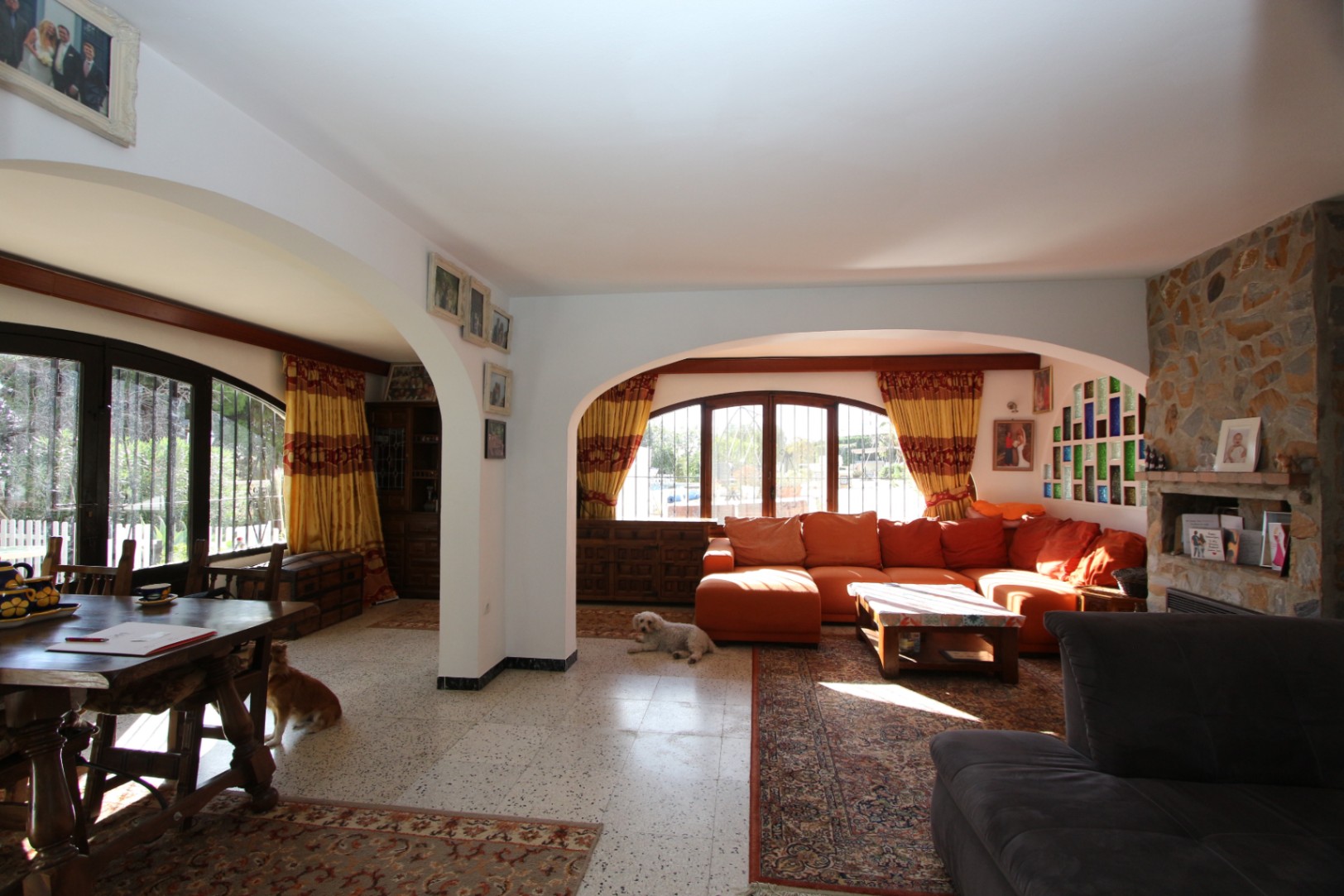 Se vende villa de estilo tradicional con 6 dormitorios en Calpe