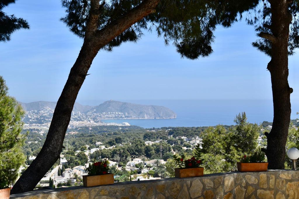 Средиземноморская вилла с панорамным видом на море