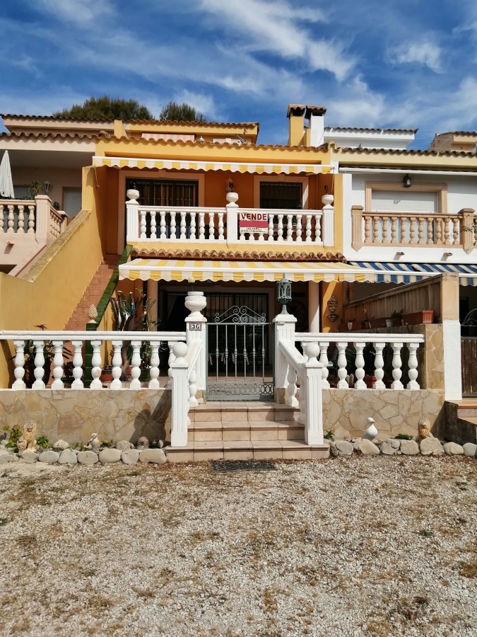 Semi-detached house on the seafront on the Costa Blanca