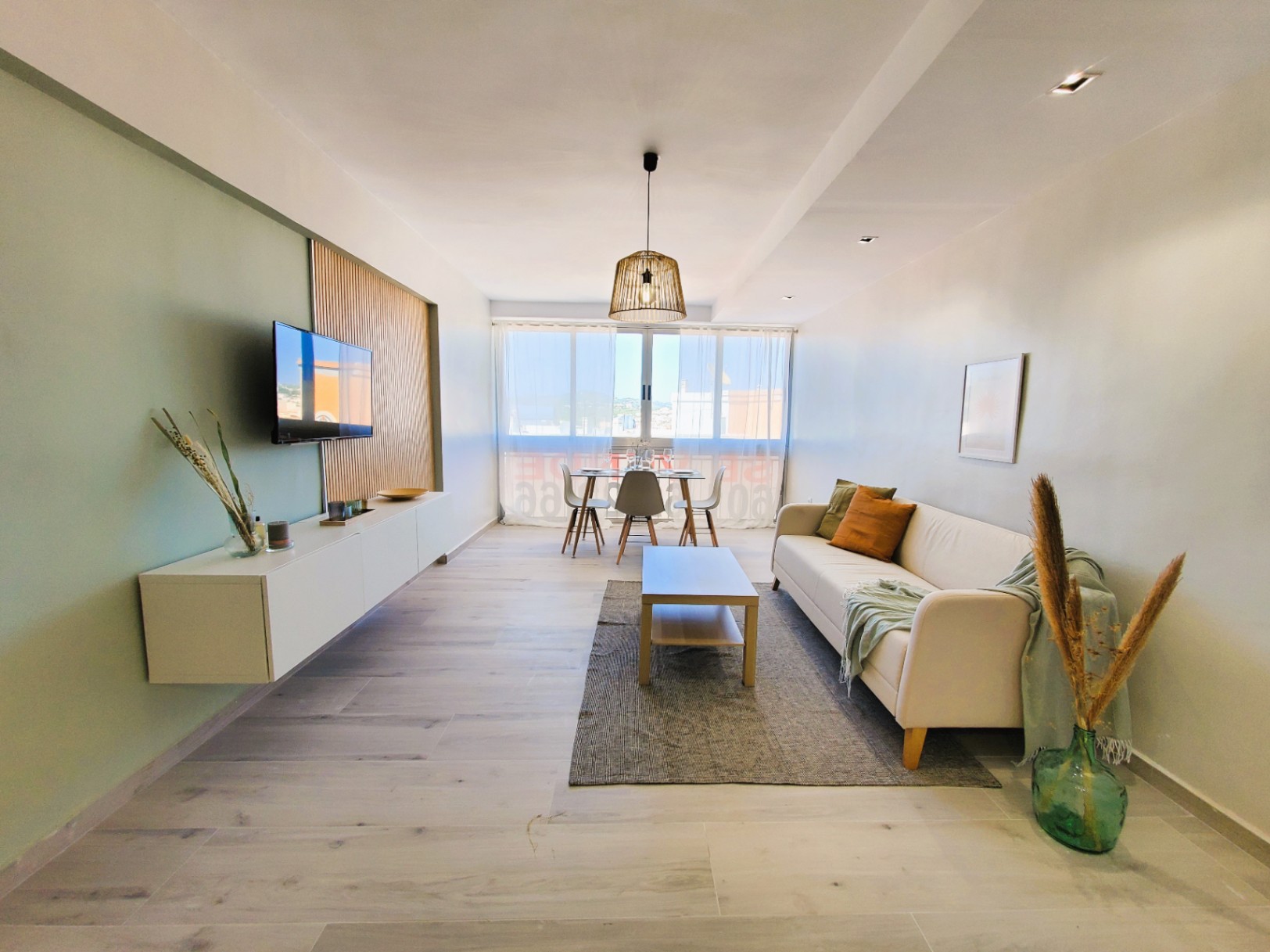 Appartement récemment rénové dans son intégralité, à quelques mètres de la plage ouest d’Arenal-Bol