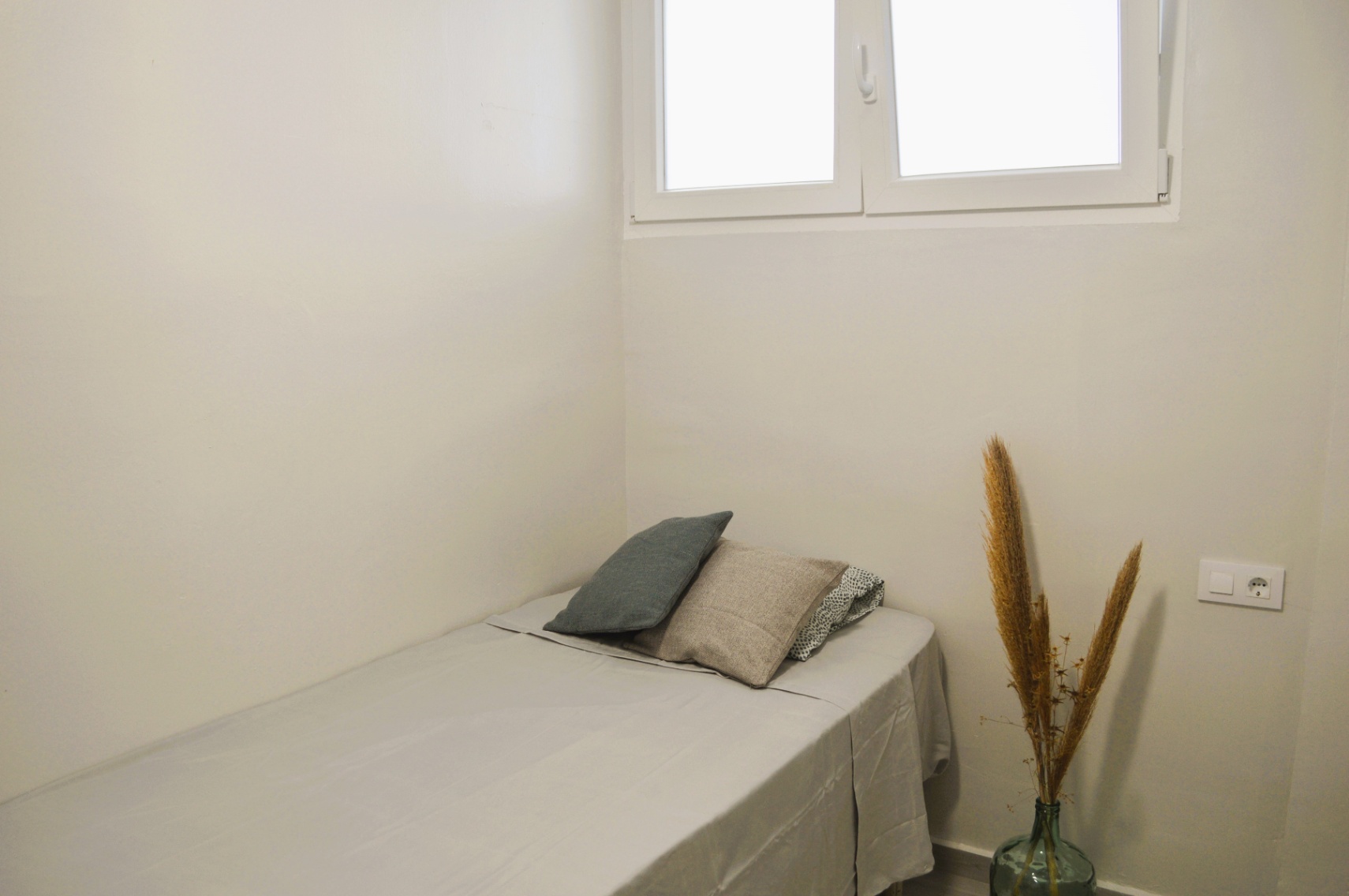 Appartement onlangs in zijn geheel gerenoveerd, op slechts een paar meter van het westelijke strand Arenal-Bol