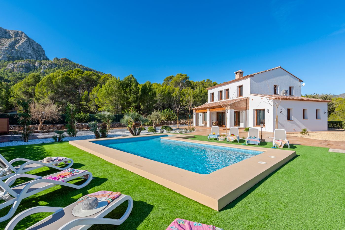 BEAUTIFUL MODERN FINCA WITH PANORAMIC VIEWS FOR SALE IN CALPE