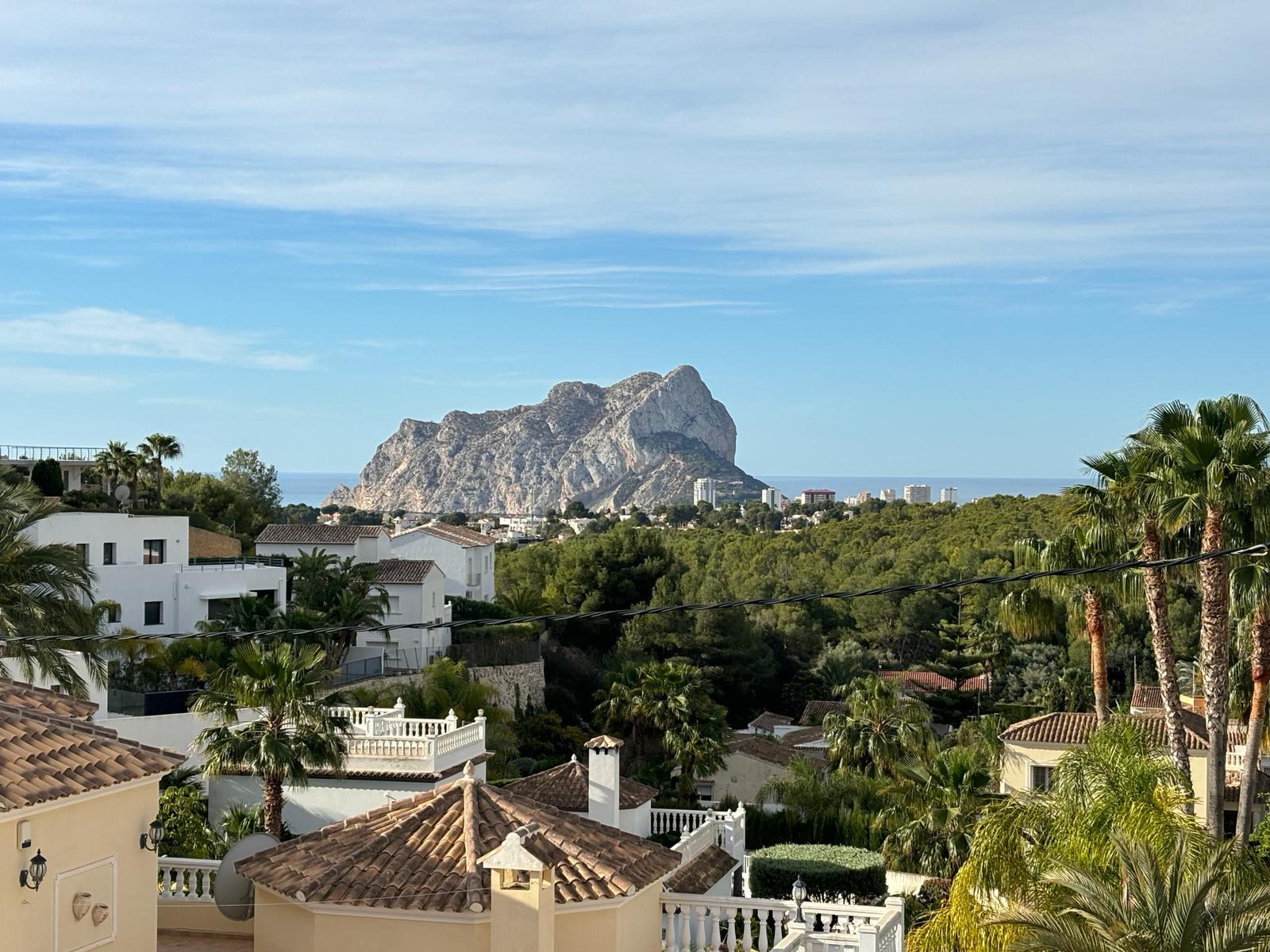 MODERN VILLA WITH VIEWS OF THE IFACH ROCK AND THE SEA IN BENISSA