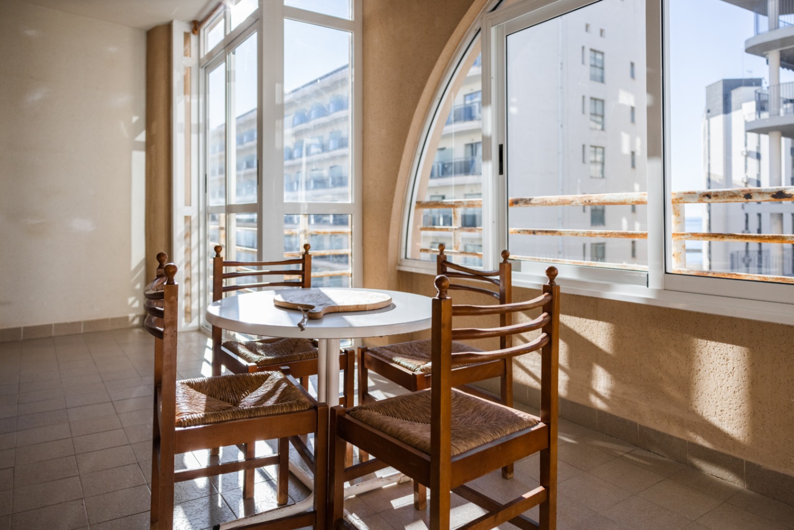 Grand appartement à vendre au coeur du centre-ville et à proximité de la mer !