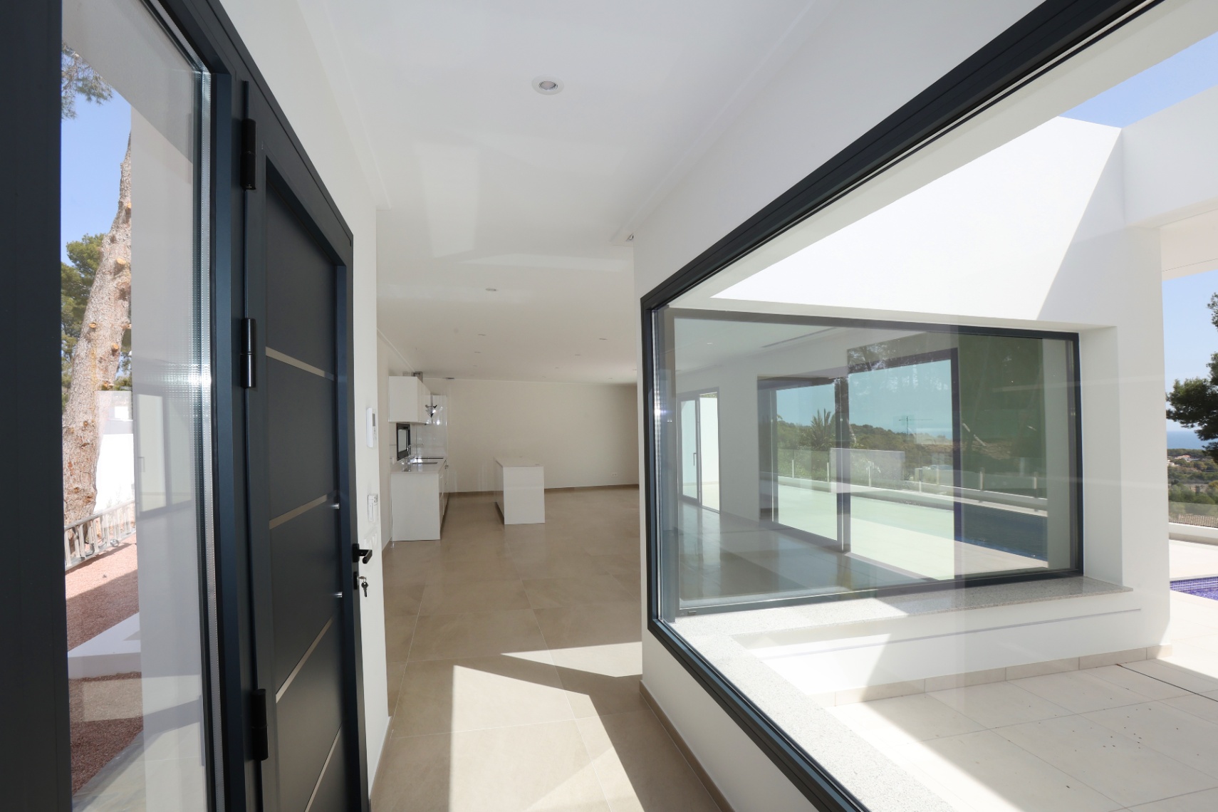 Ontdek deze prachtige, onlangs voltooide moderne villa in Benissa