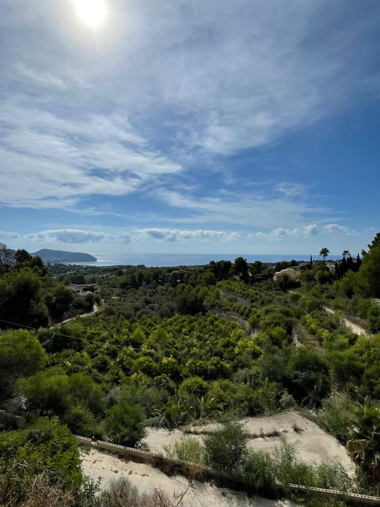 1600m2 plot for sale in Moraira with sea views