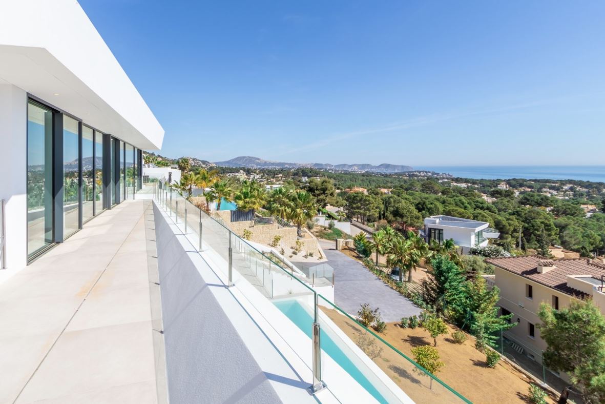 Villa moderna en la costa de Benissa con vistas al mar