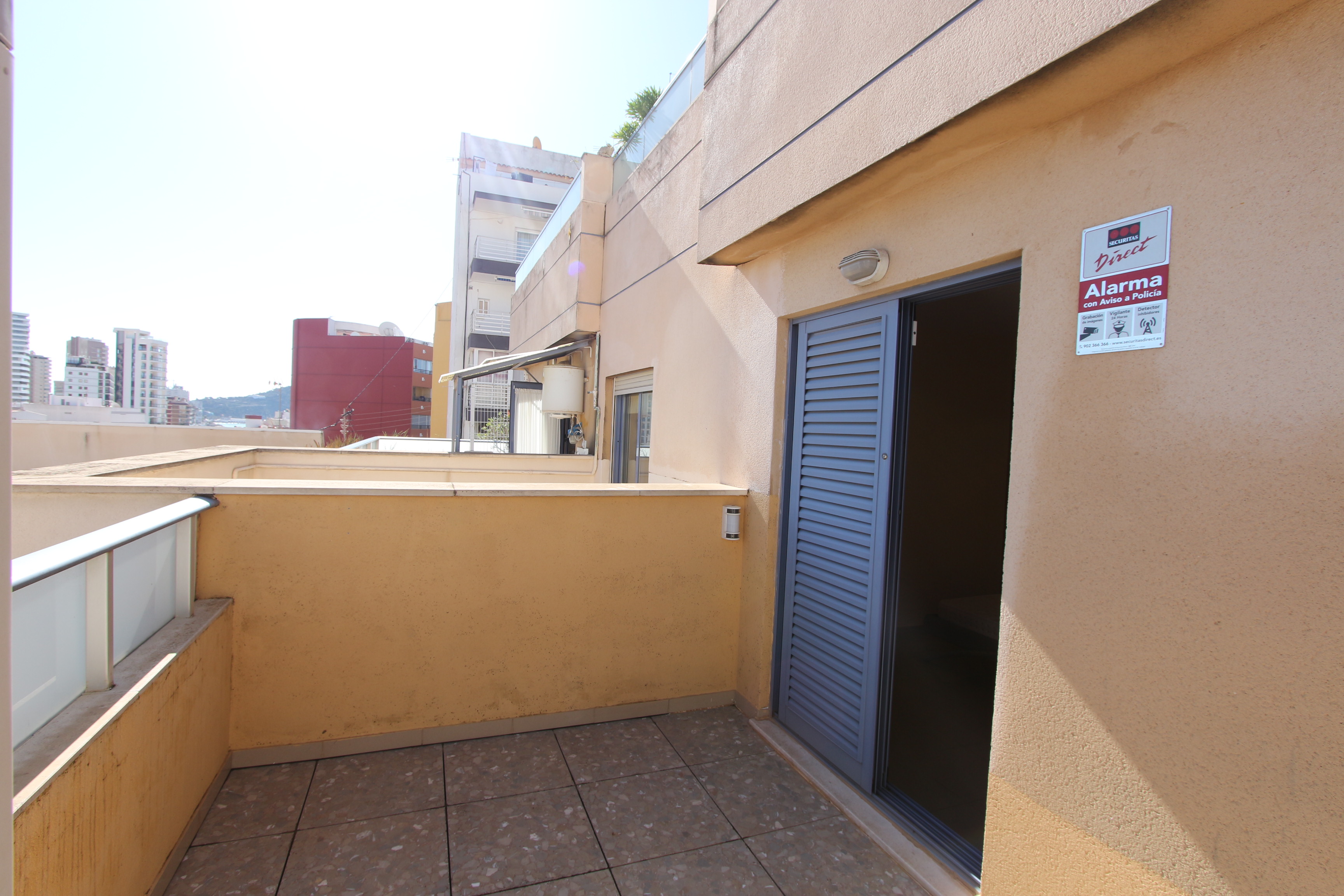 SEMI-PENTHOUSE IN THE CENTER OF CALPE A SHORT DISTANCE FROM THE ARENAL BEACH