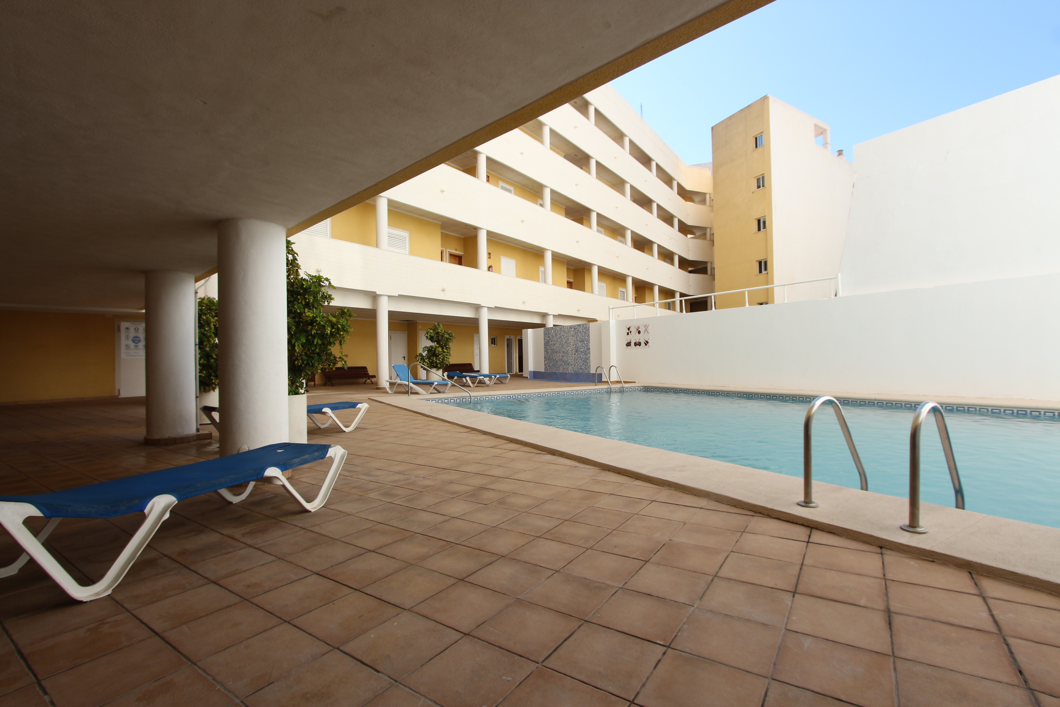Spacious apartment with pool for sale in the center of Calpe