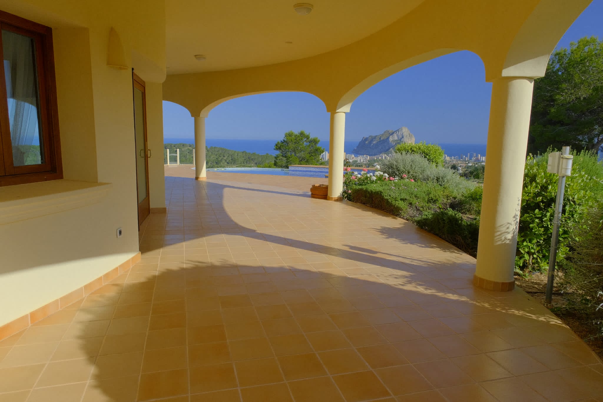 Unique and exclusive luxury mansion, on three floors, for sale in the area of Calpe-Benissa