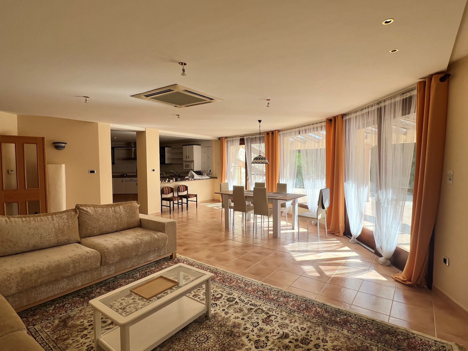 Uniek en exclusief luxe herenhuis, op drie verdiepingen, te koop in het gebied van Calpe-Benissa