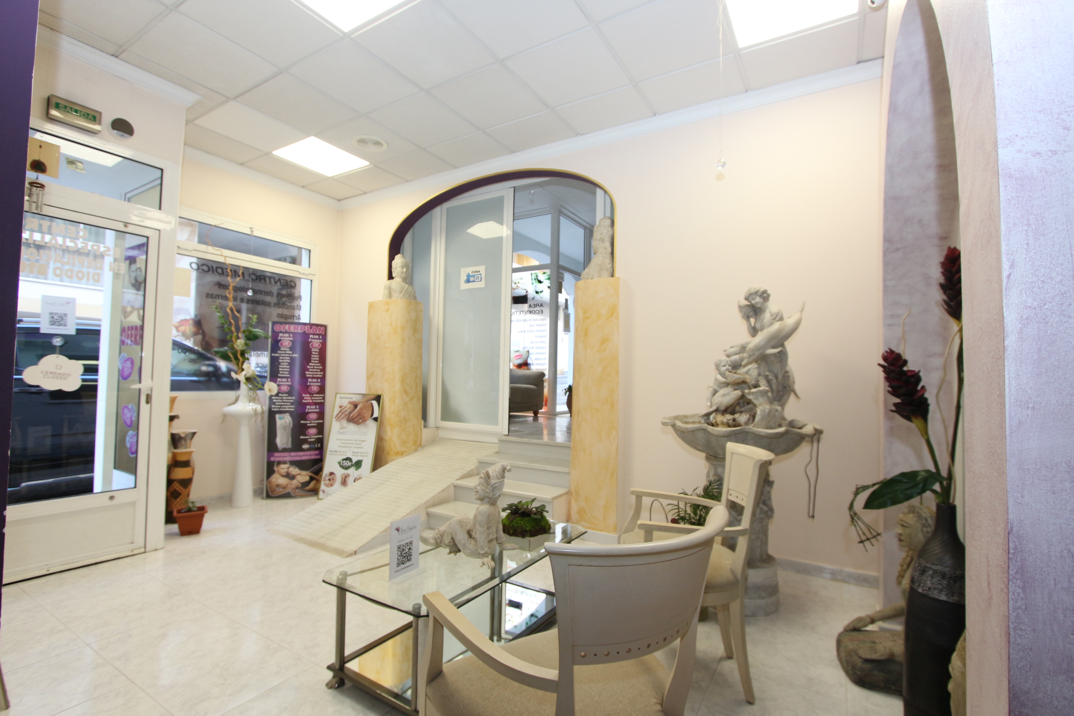 FOR SALE COMMERCIAL PREMISES WITH FULLY OPERATING BUSINESS OF 340 M2 IN THE CENTER OF CALPE