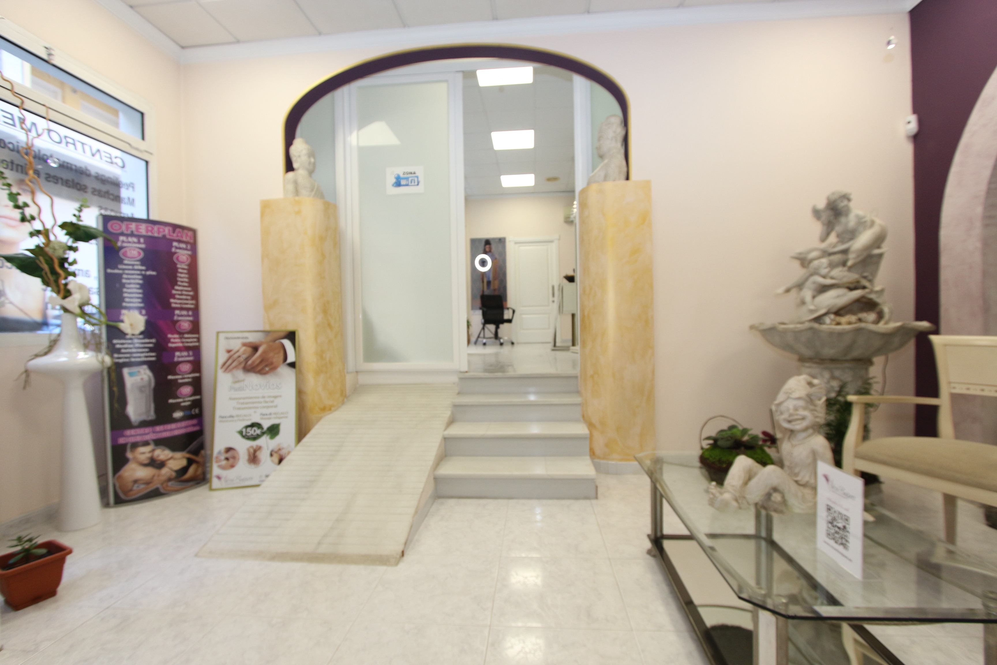 FOR SALE COMMERCIAL PREMISES WITH FULLY OPERATING BUSINESS OF 340 M2 IN THE CENTER OF CALPE