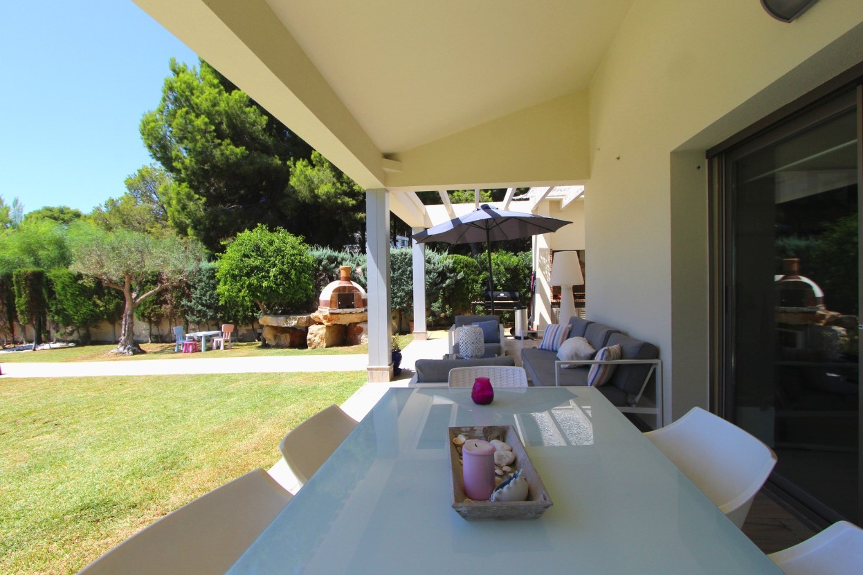Spacious villa for sale in Moraira