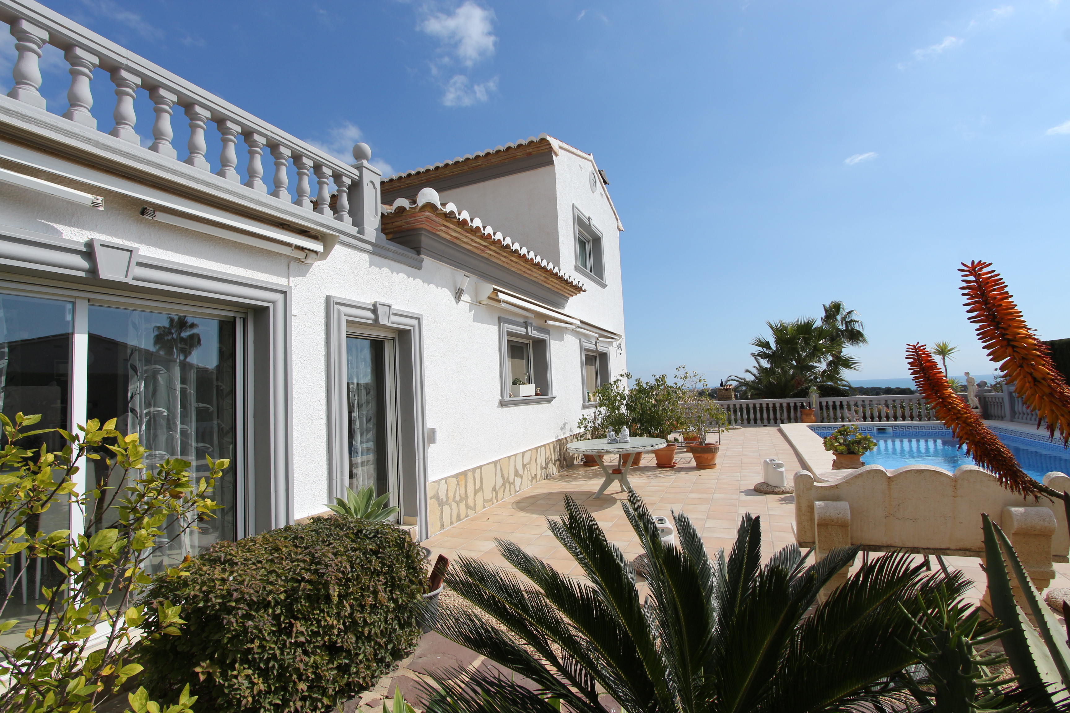 Maravillosa villa mediterránea con vistas al mar en Calpe. ¡Un sueño hecho realidad!