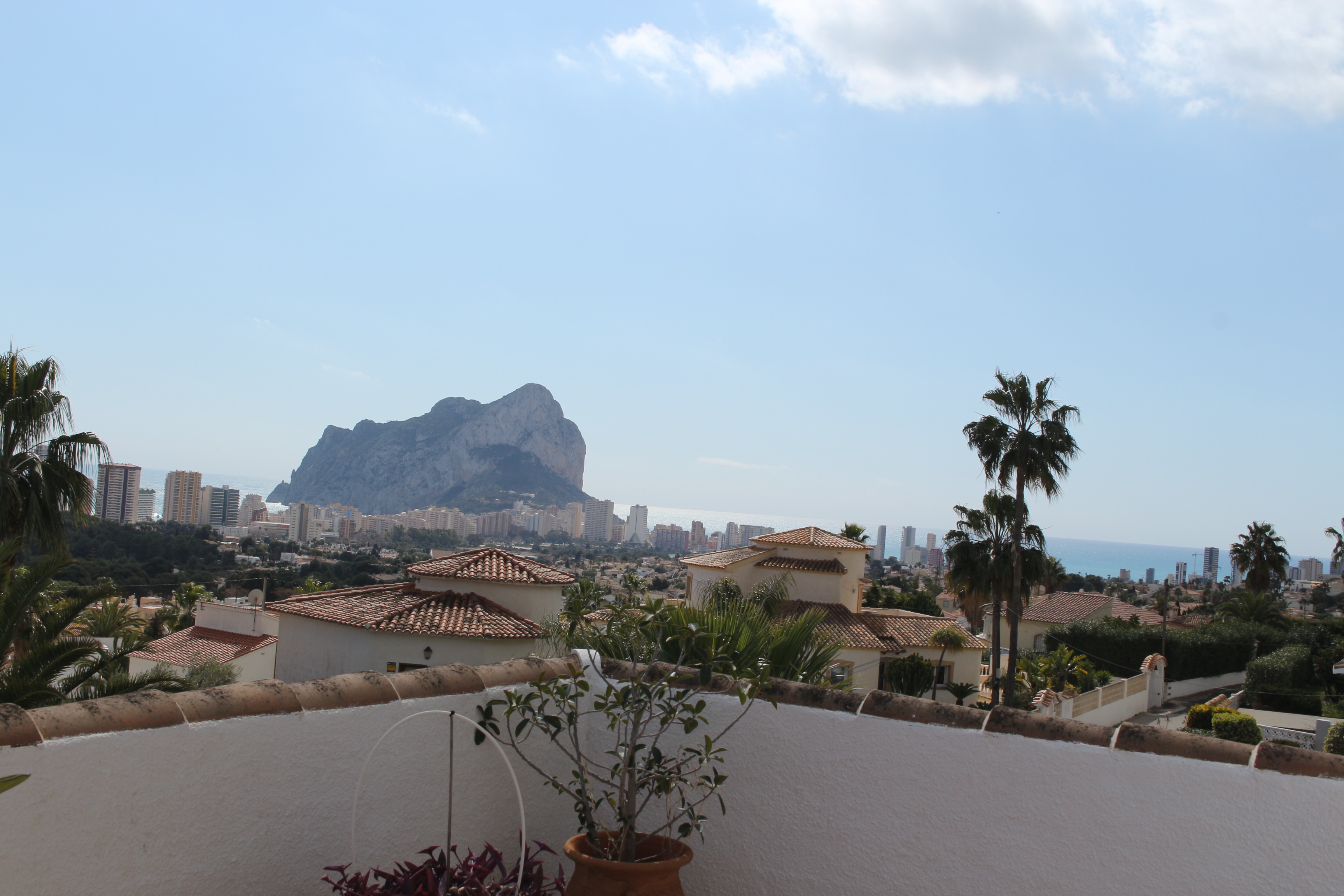 Maravillosa villa mediterránea con vistas al mar en Calpe. ¡Un sueño hecho realidad!