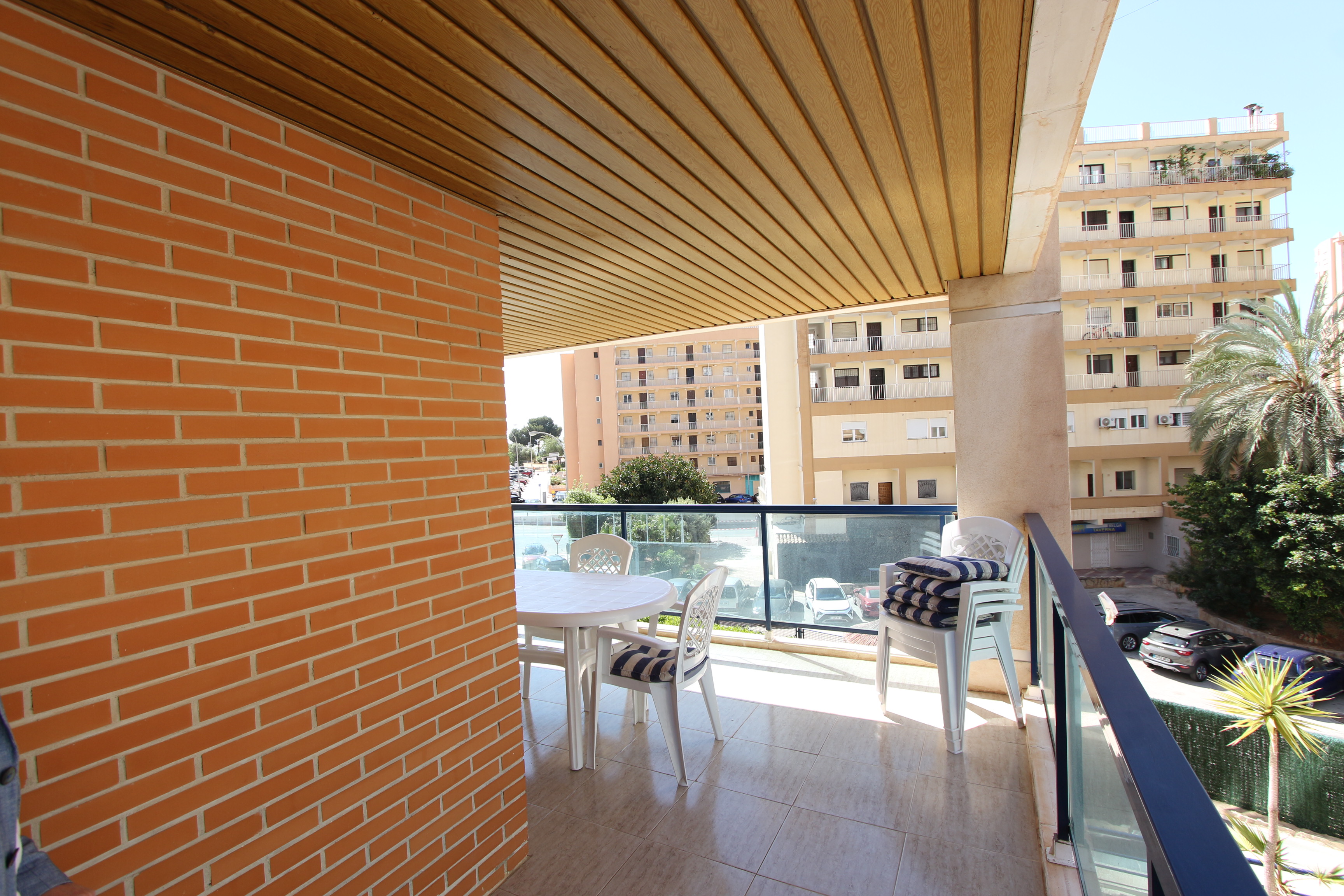 2 BEDROOM APARTMENT WITH SEA VIEWS, NEXT TO THE BEACH IN CALPE