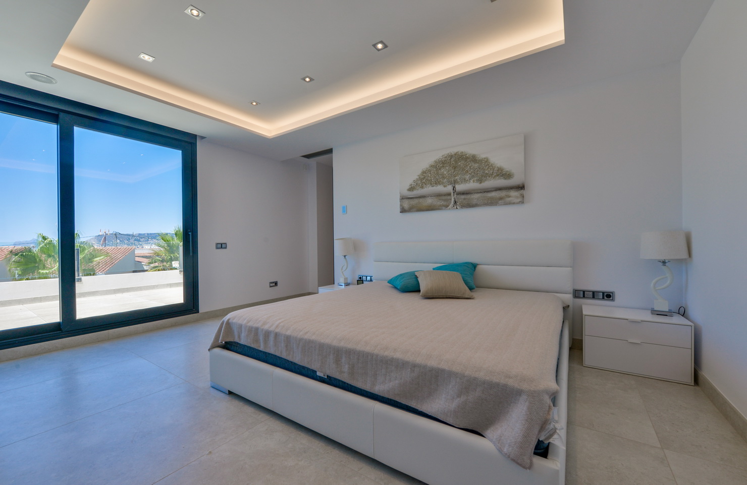 NEW Modern luxury villa near the sea and with sea views in Calpe