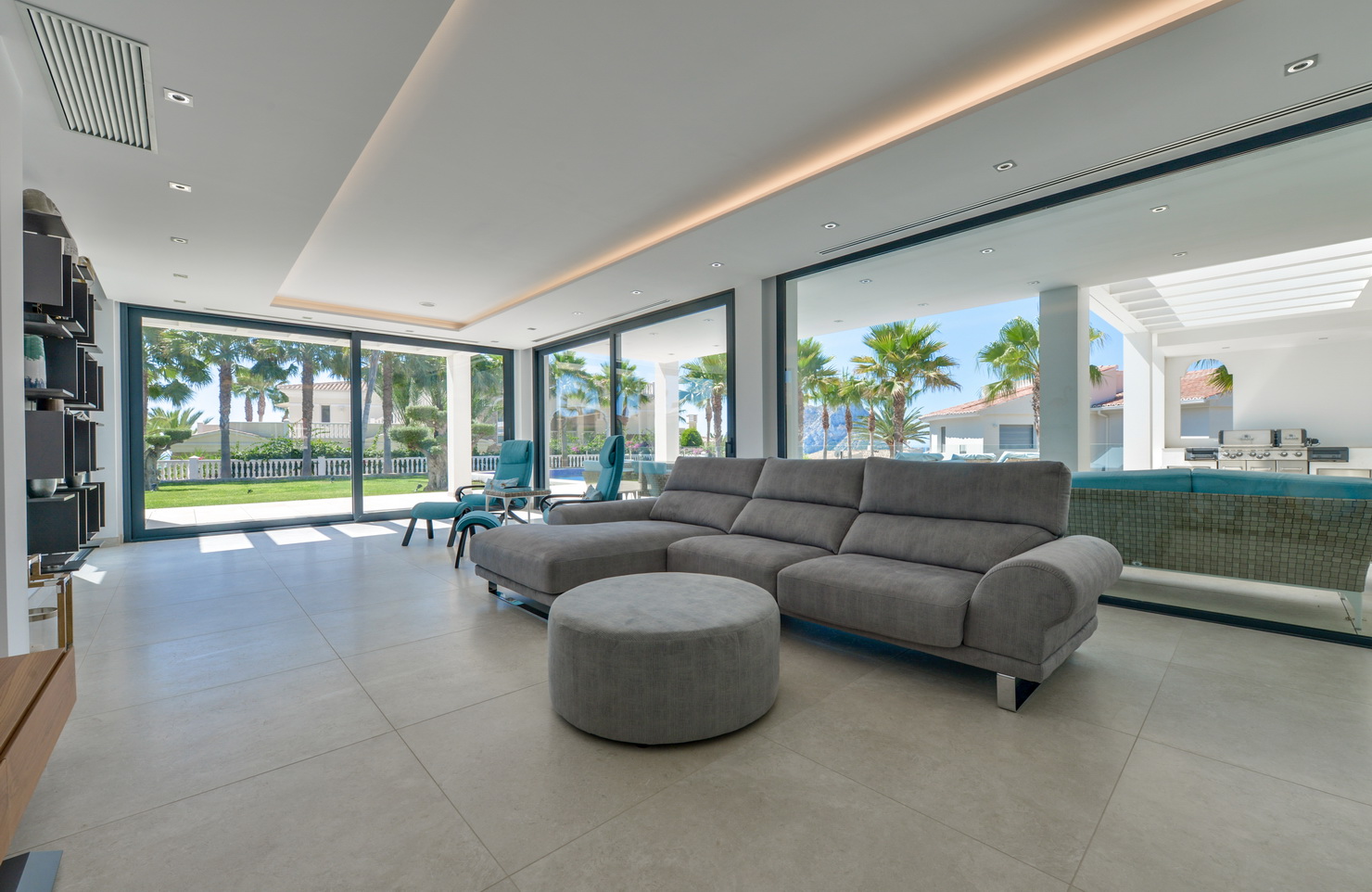 NEU Moderne Luxusvilla in der Nähe des Meeres und mit Meerblick in Calpe