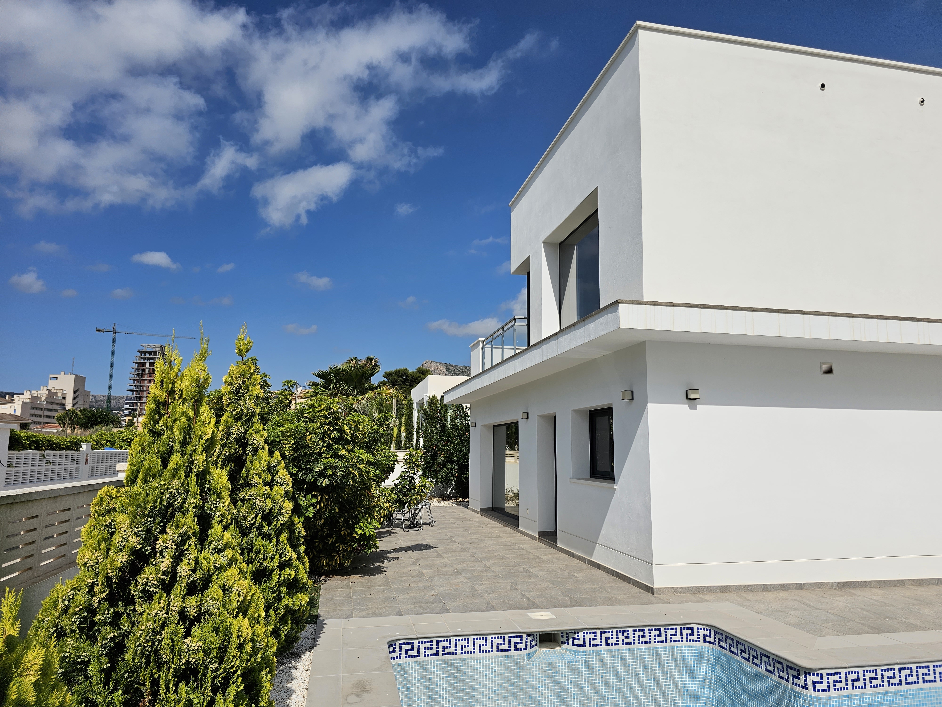 Moderne villa in Calpe te koop, zeer goed gelegen