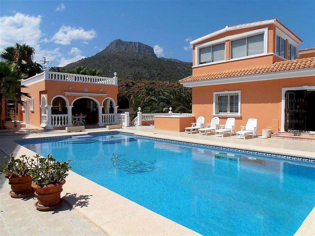 Luxe villa met panoramisch uitzicht