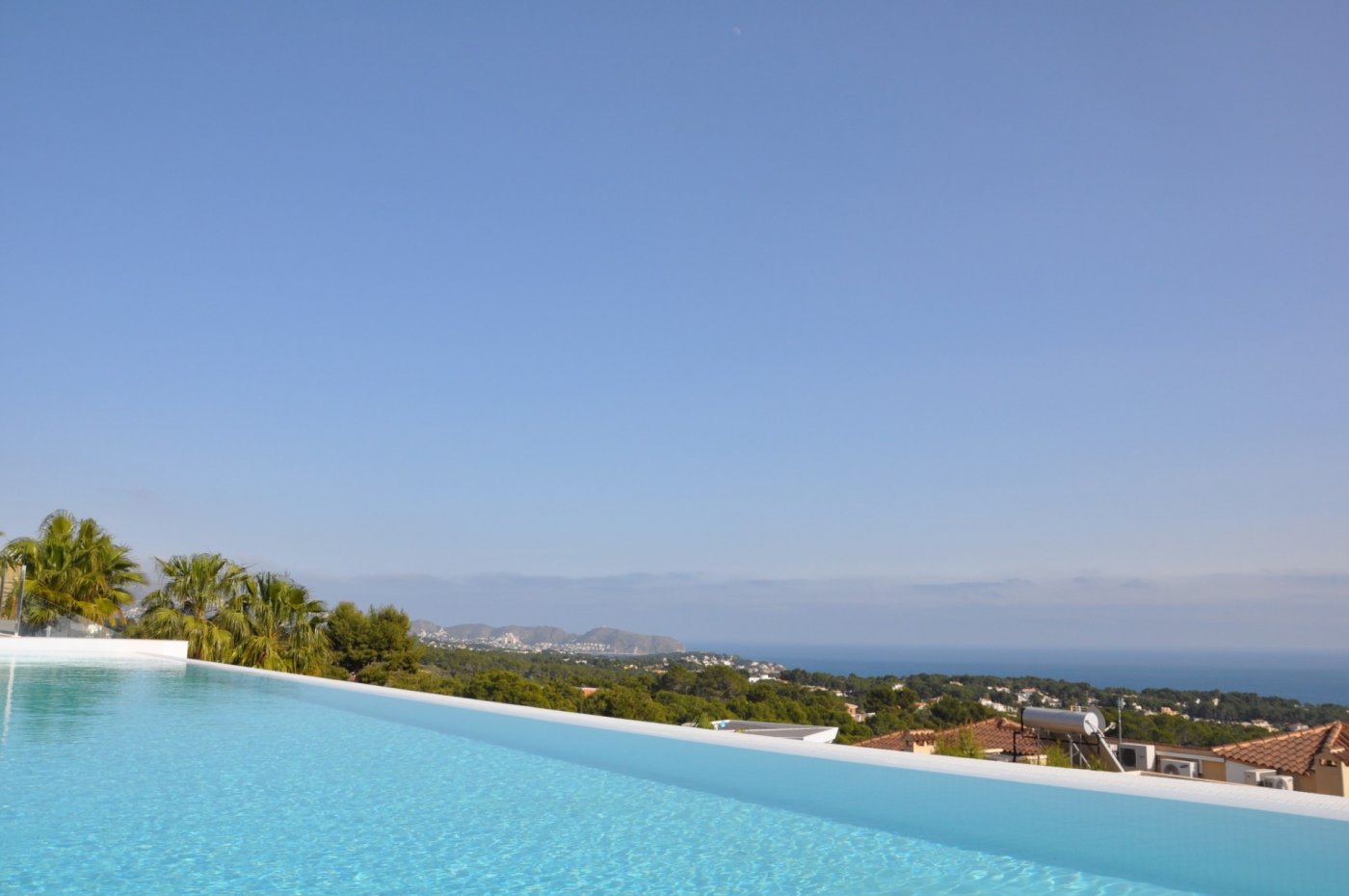 Villa moderna en la costa de Benissa con vistas al mar